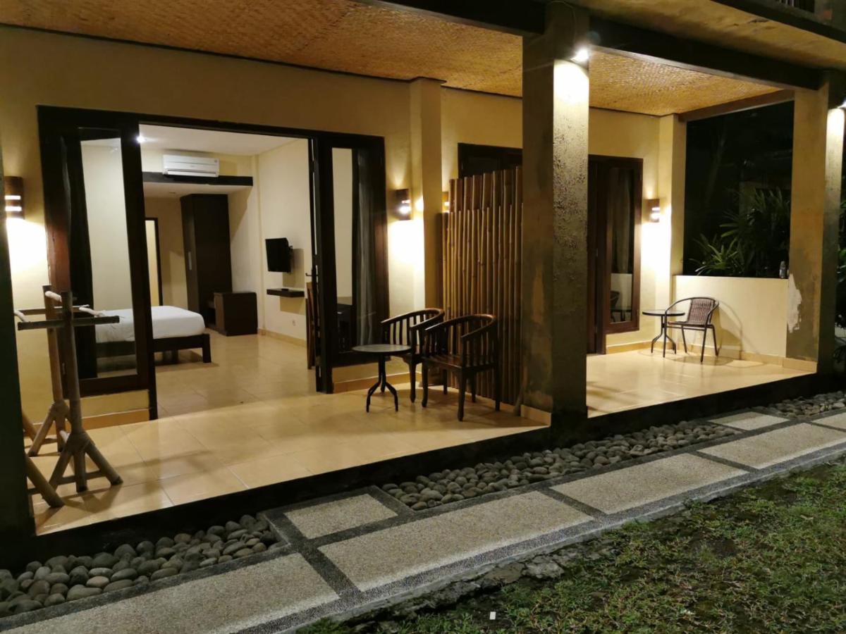Dalia Budget Hotel Senggigi Buitenkant foto