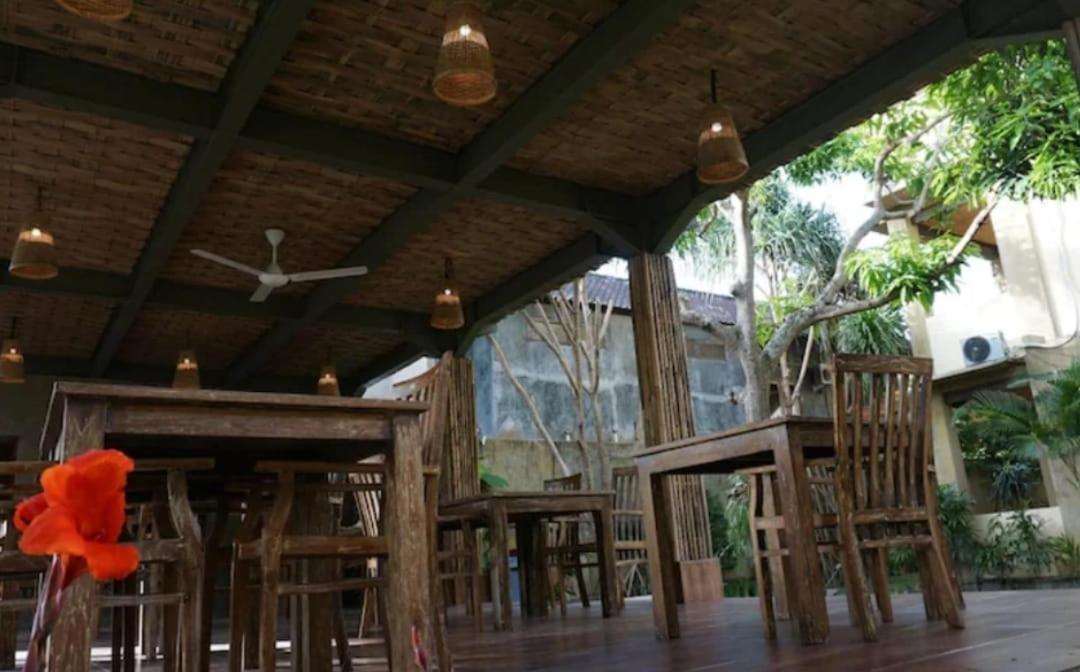 Dalia Budget Hotel Senggigi Buitenkant foto
