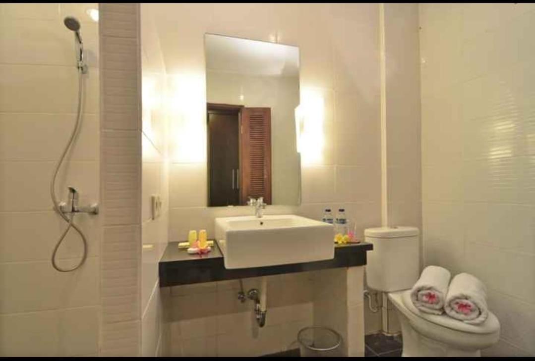 Dalia Budget Hotel Senggigi Buitenkant foto