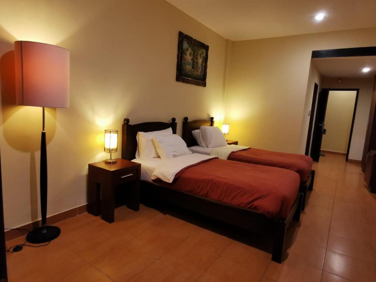Dalia Budget Hotel Senggigi Buitenkant foto