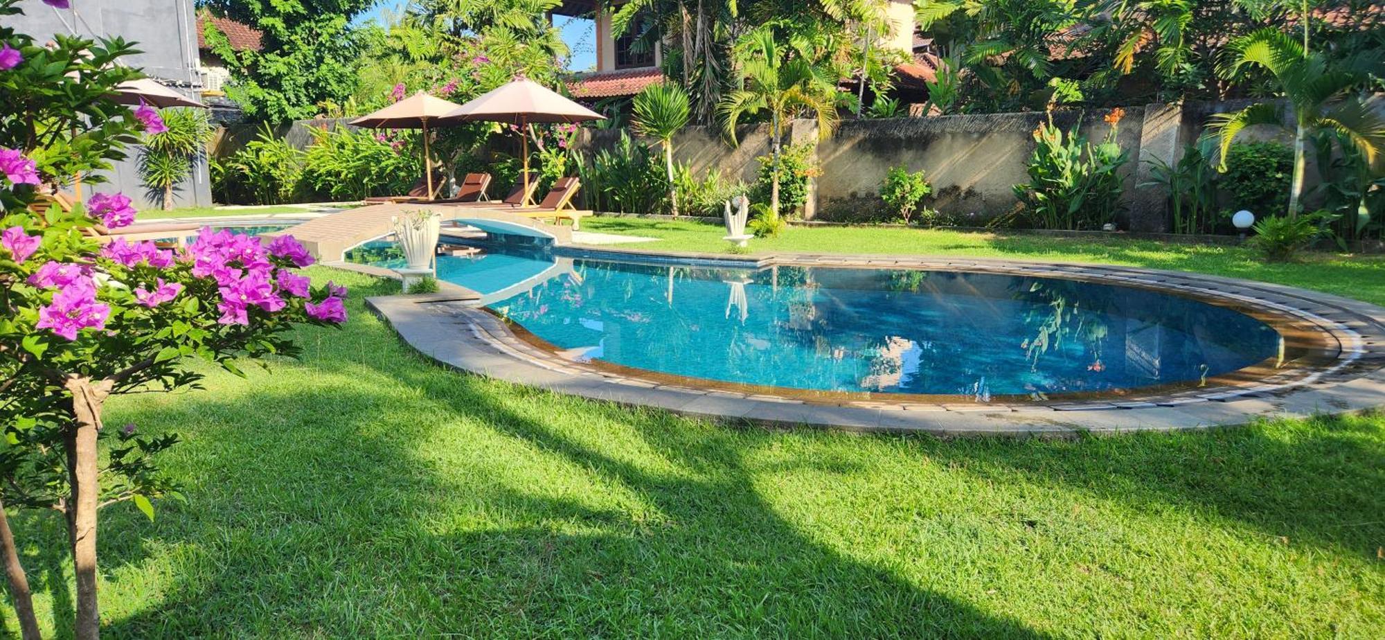 Dalia Budget Hotel Senggigi Buitenkant foto