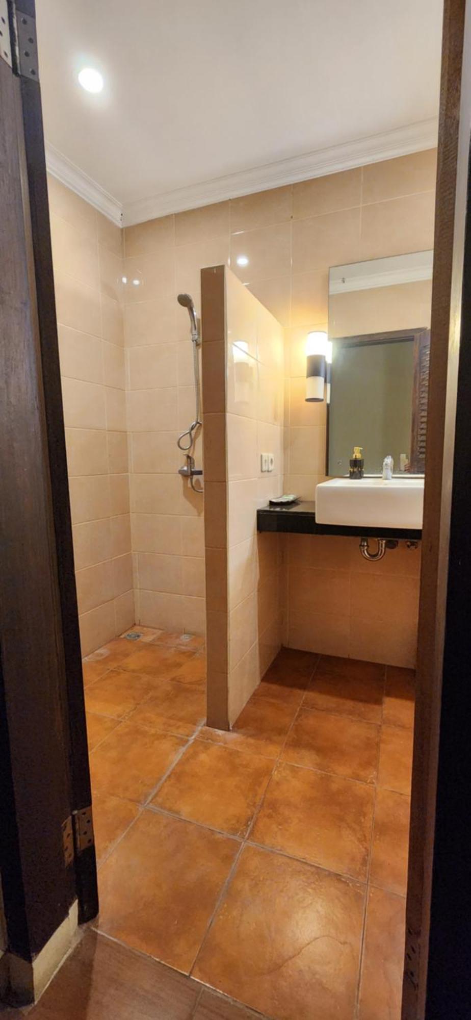 Dalia Budget Hotel Senggigi Buitenkant foto